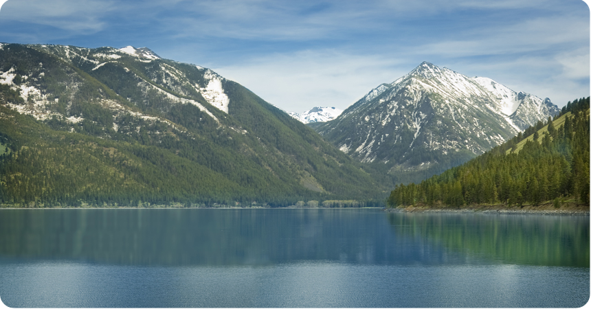 Scenic view of Wallowa Lake and the mountains in the background.